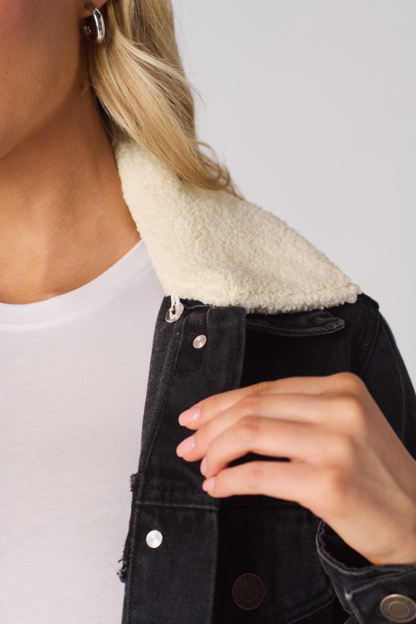 Drift Sherpa Collar Denim Jacket – Black - JMOJO - Women's Denim Jackets Sherpa