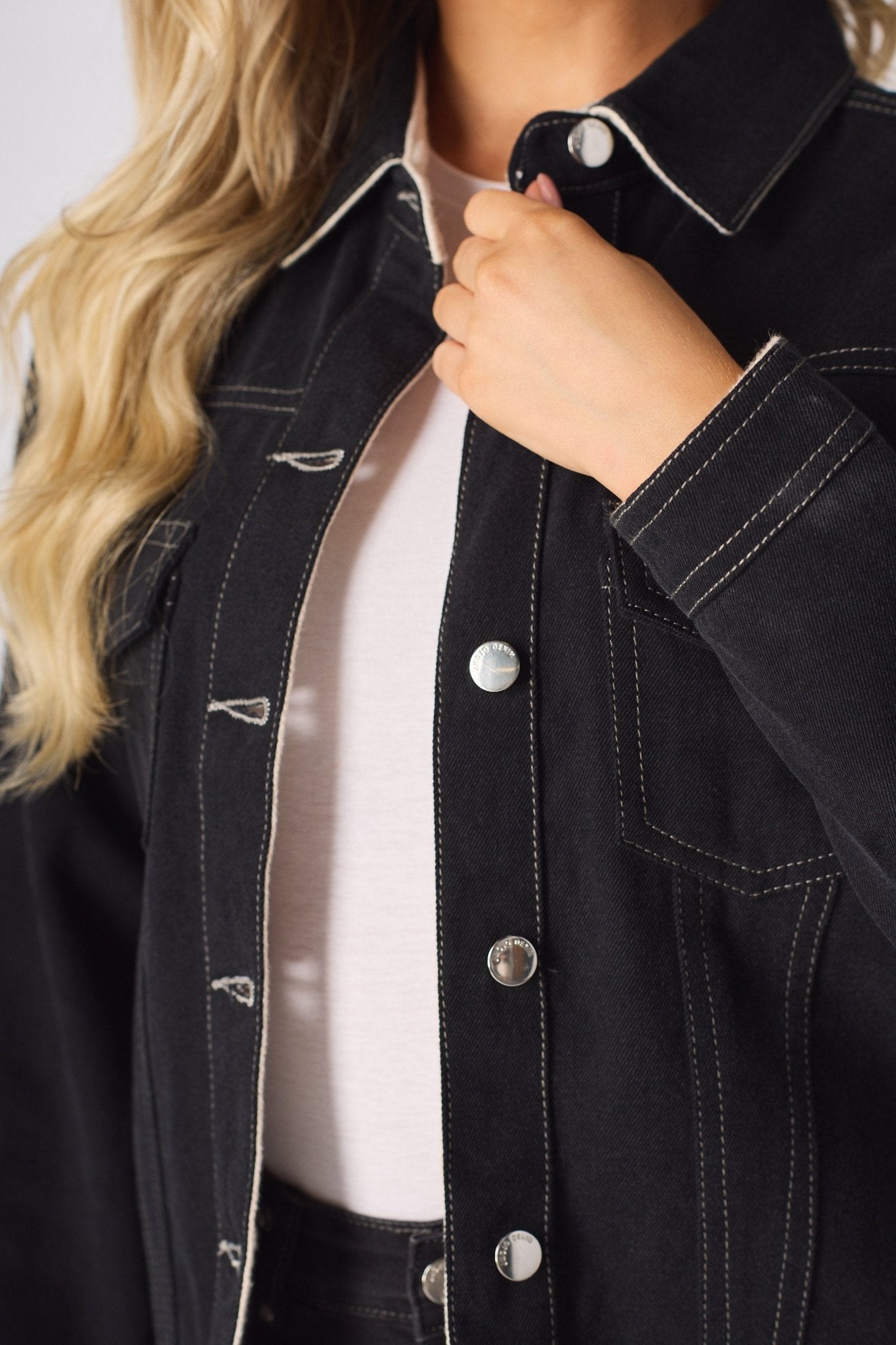 Mason 2 - in - 1 Reversible Denim Jacket – Beige & Black - JMOJO - Women's Denim Jacket Reversible