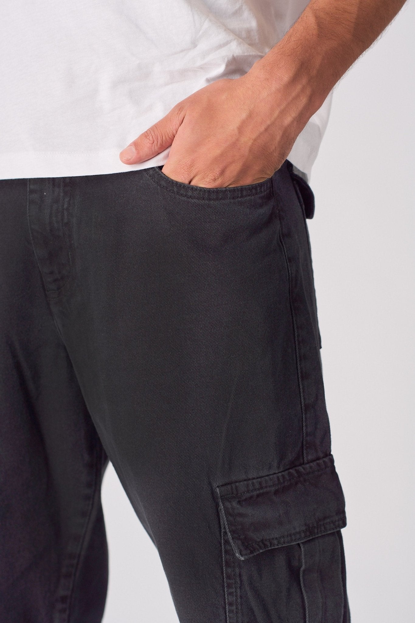RELAXED FIT CARGO JEANS - BLACK - JMOJO - Men's Cargo Jeans