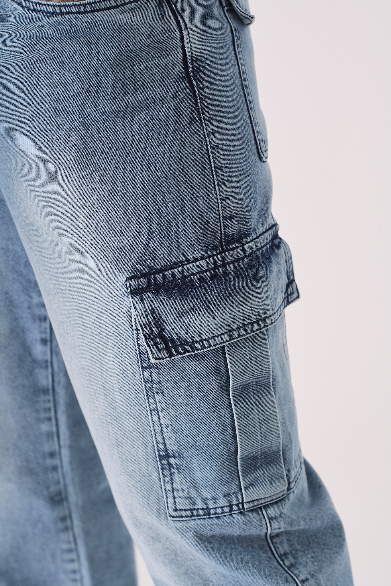 RELAXED FIT CARGO JEANS - MID BLUE - JMOJO - Men's Cargo Jeans