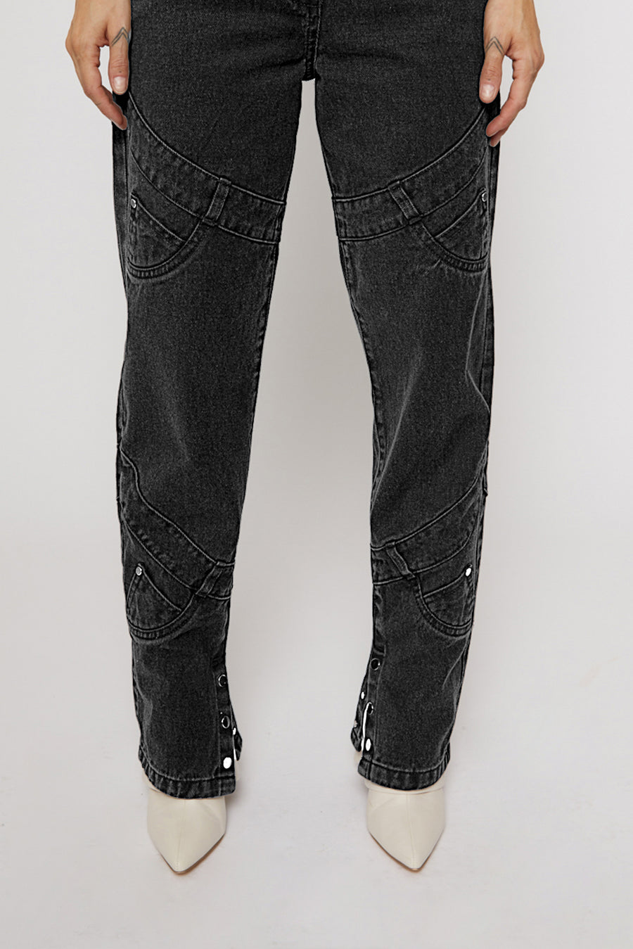 HIGH RISE RELAXED STRAIGHT LEG JEANS - BLACK