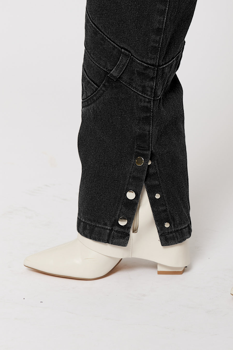 HIGH RISE RELAXED STRAIGHT LEG JEANS - BLACK