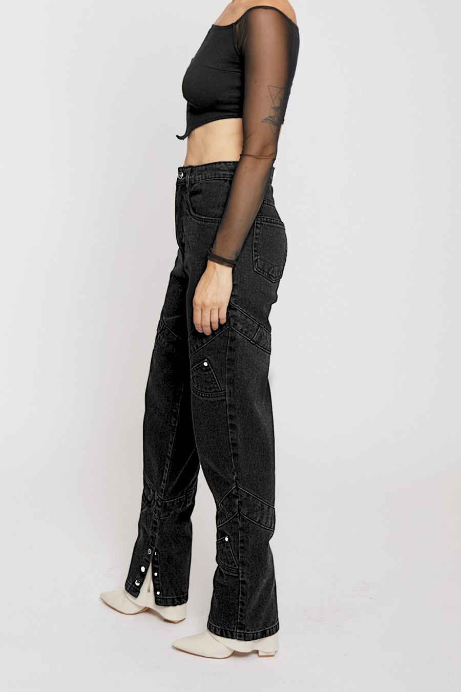 HIGH RISE RELAXED STRAIGHT LEG JEANS - BLACK