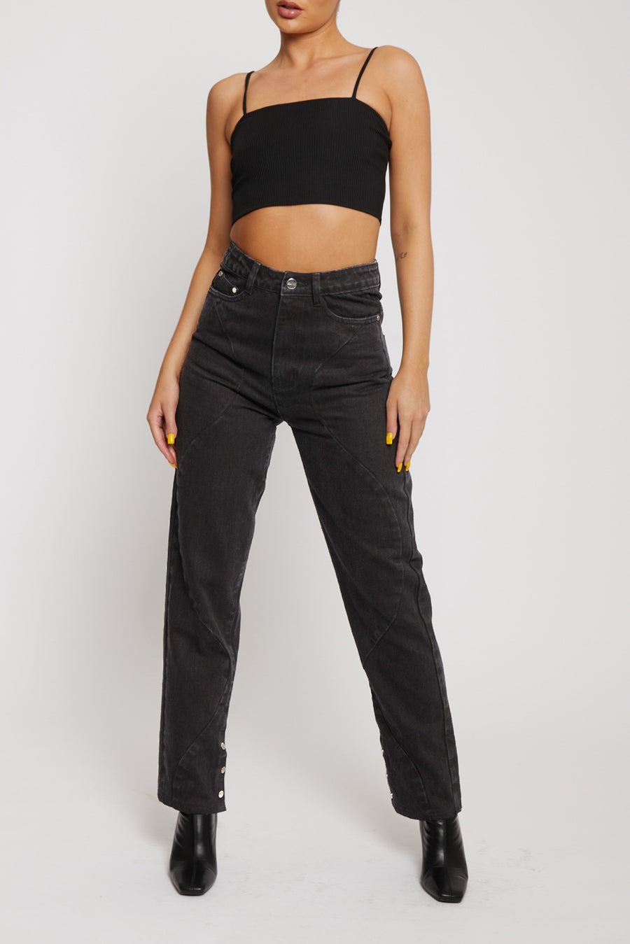 STRAIGHT LEG HIGH WAISTED CURVED SEAM DETAILED JEANS - BLACK