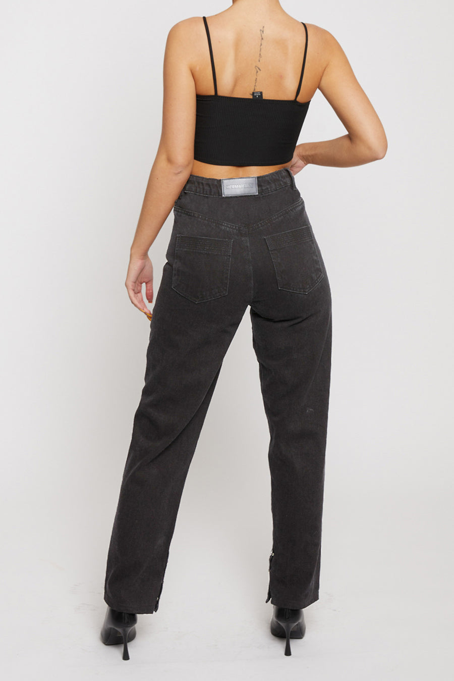 STRAIGHT LEG HIGH WAISTED CURVED SEAM DETAILED JEANS - BLACK