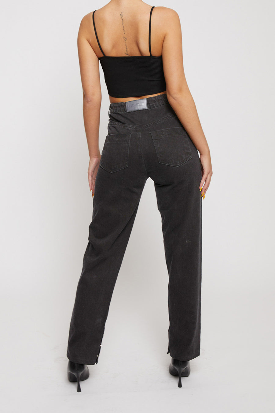 STRAIGHT LEG HIGH WAISTED CURVED SEAM DETAILED JEANS - BLACK