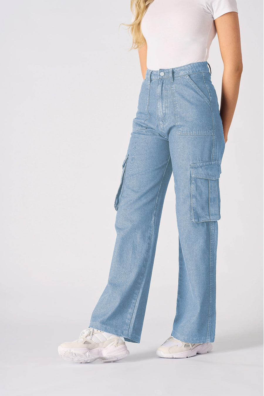 HIGH WAISTED CARGO JEANS - LIGHT BLUE WASH