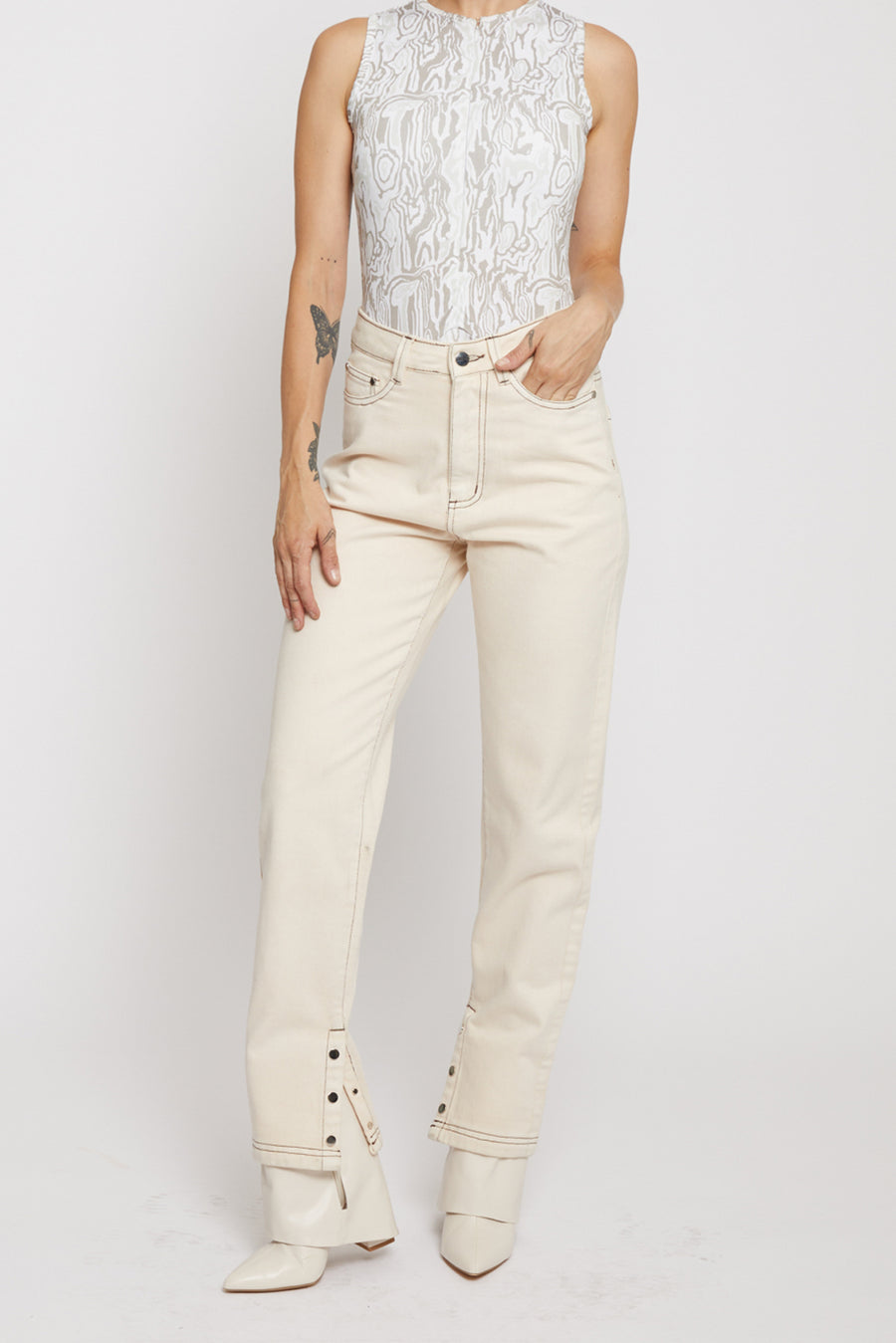 CONTRAST STITCH  STRAIGHT LEG JEANS - ECRU