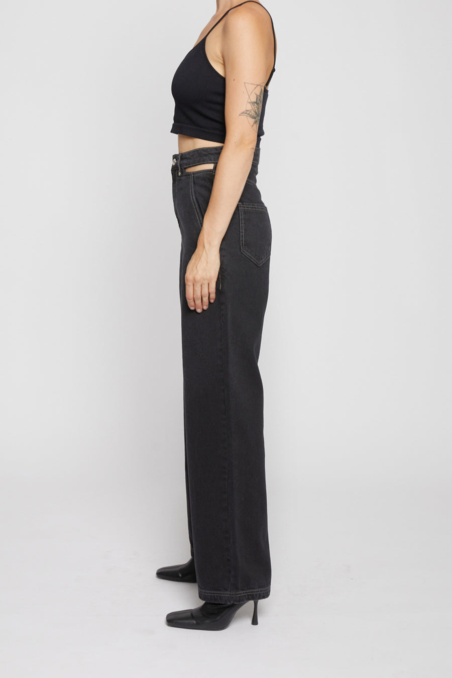 RELAXED WIDE LEG JEANS WITH CUTOUT DETAIL - BLACK