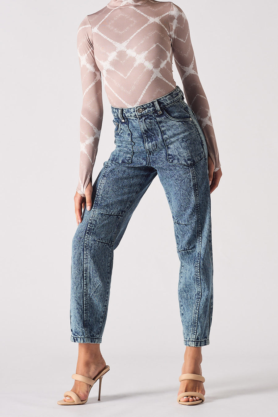 STRAIGHT LEG JEANS WITH STITCH DETAIL  - BLUE