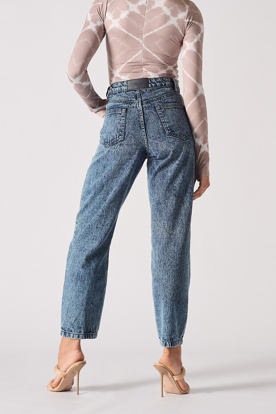 STRAIGHT LEG JEANS WITH STITCH DETAIL  - BLUE