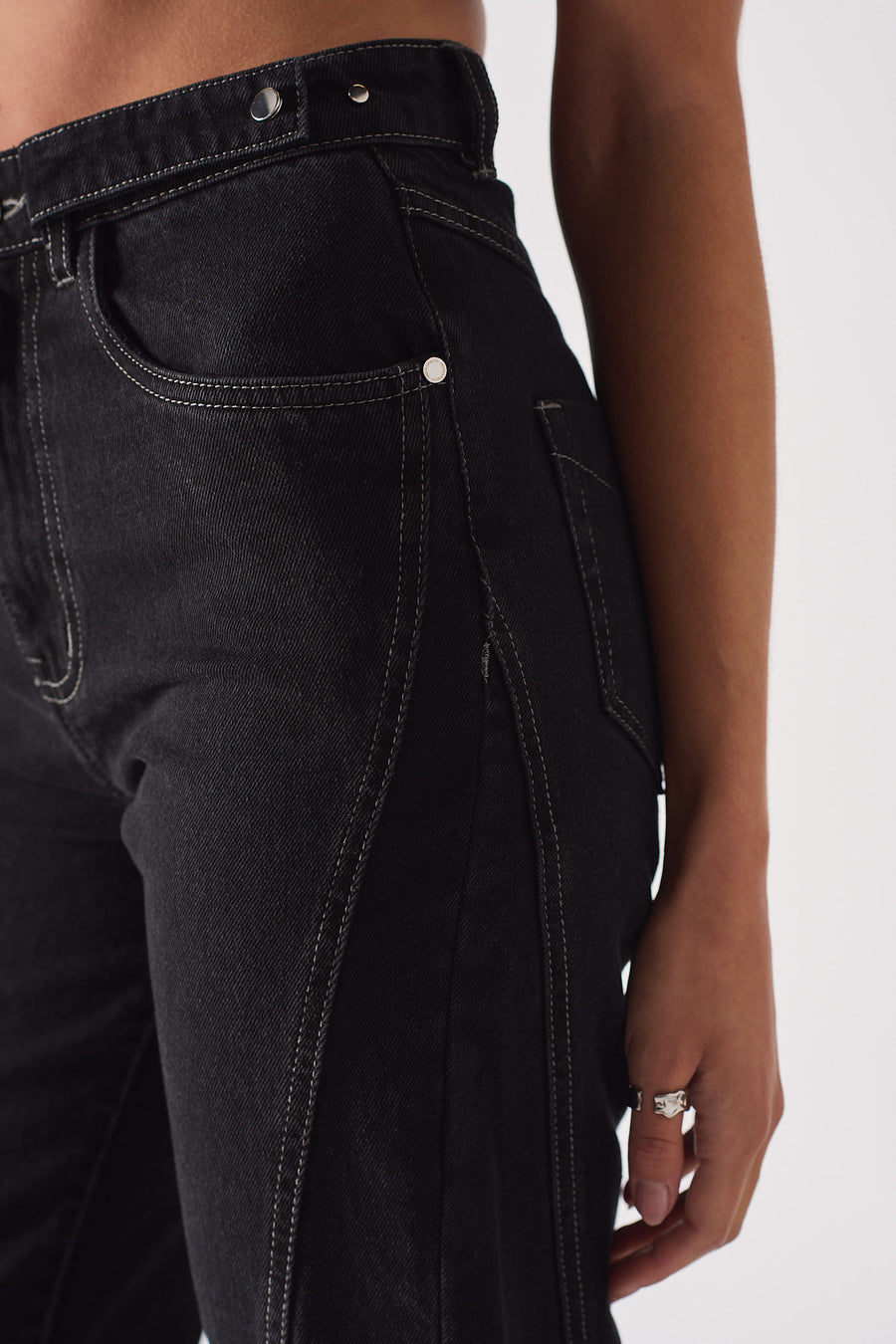 FRAYED HEM SLIM STRAIGHT JEANS - BLACK