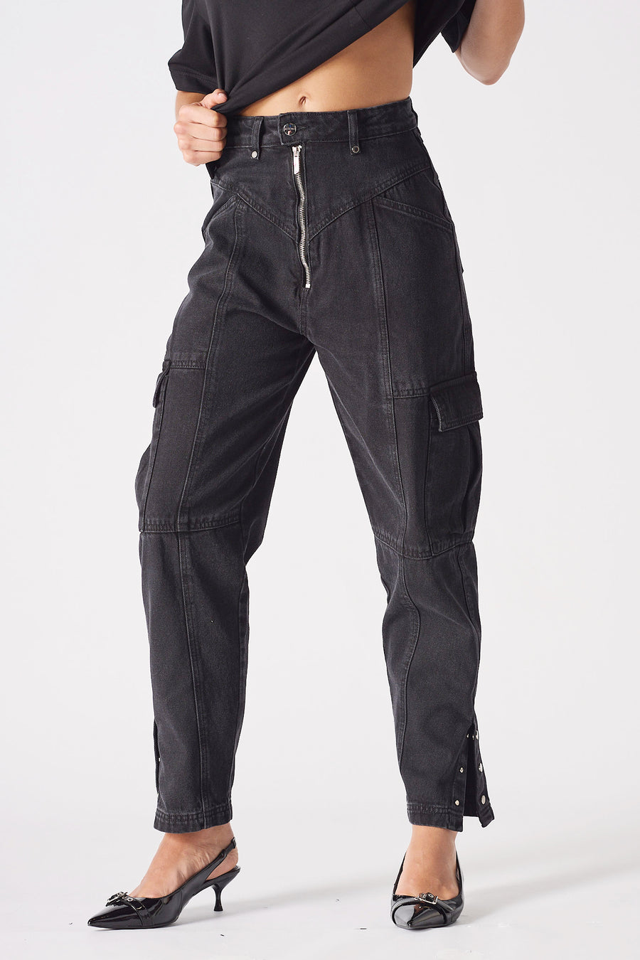 STRAIGHT LEG CARGO JEANS  WITH SLIT POCKETS - BLACK