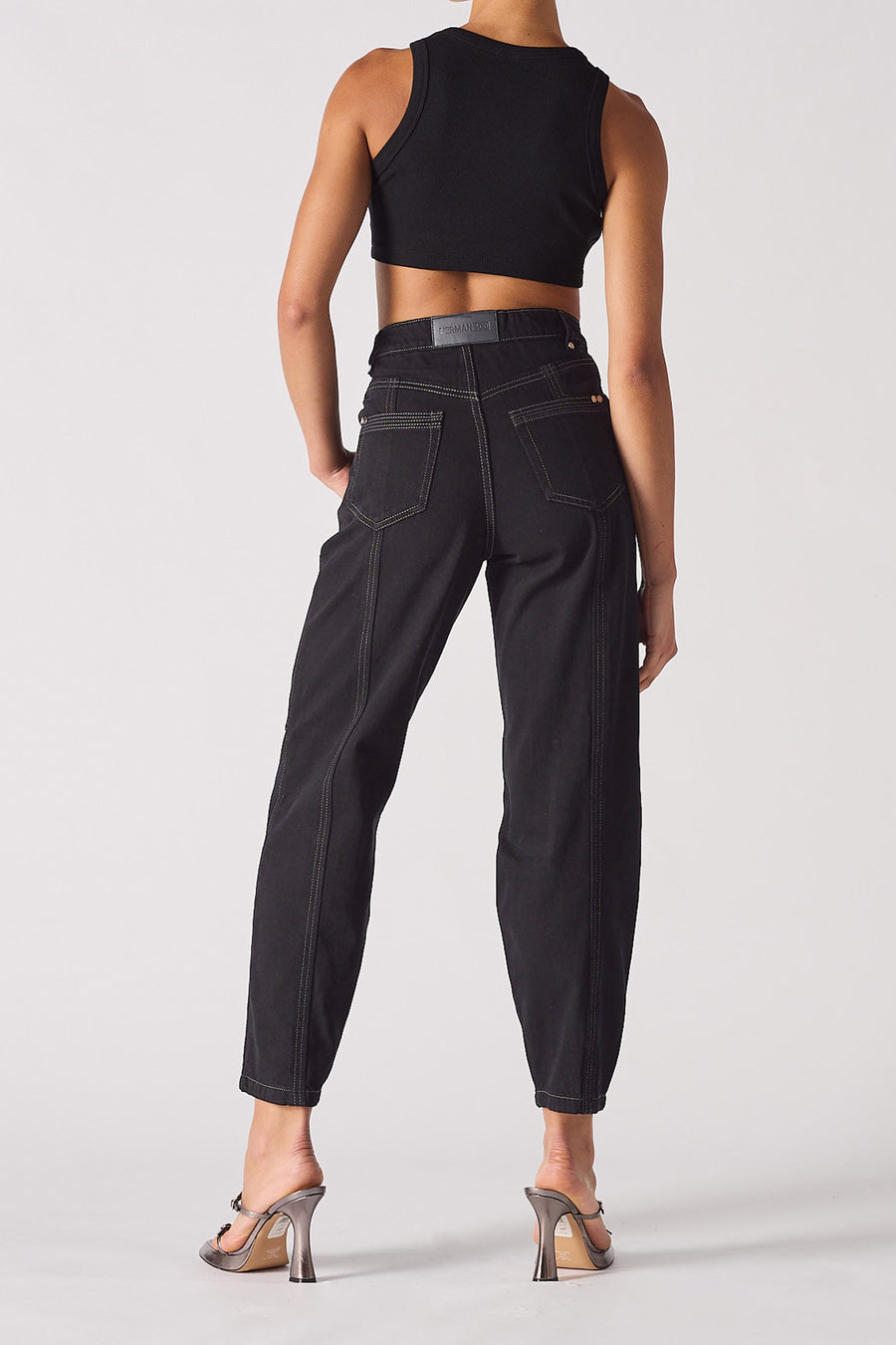 HIGH WAISTED SLIM STRAIGHT JEANS  - BLACK