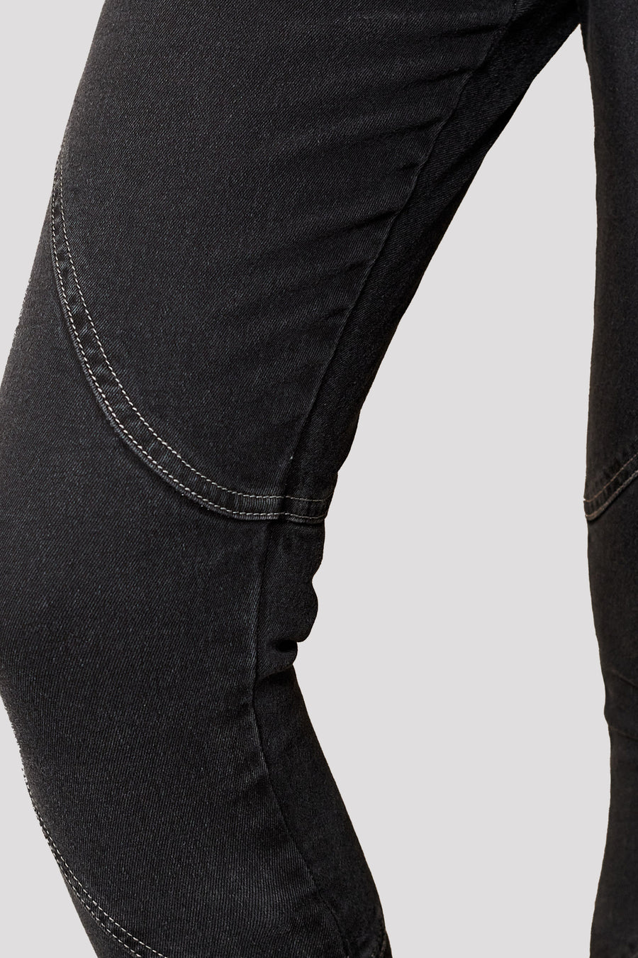 HIGH WAISTED SKINNY JEANS WITH CONTRAST STITCH DETAIL - BLACK