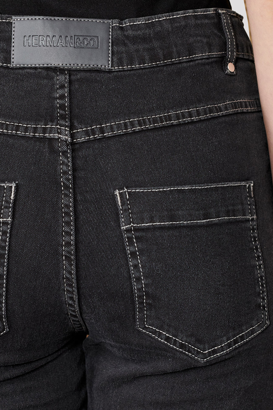 HIGH WAISTED SKINNY JEANS WITH CONTRAST STITCH DETAIL - BLACK