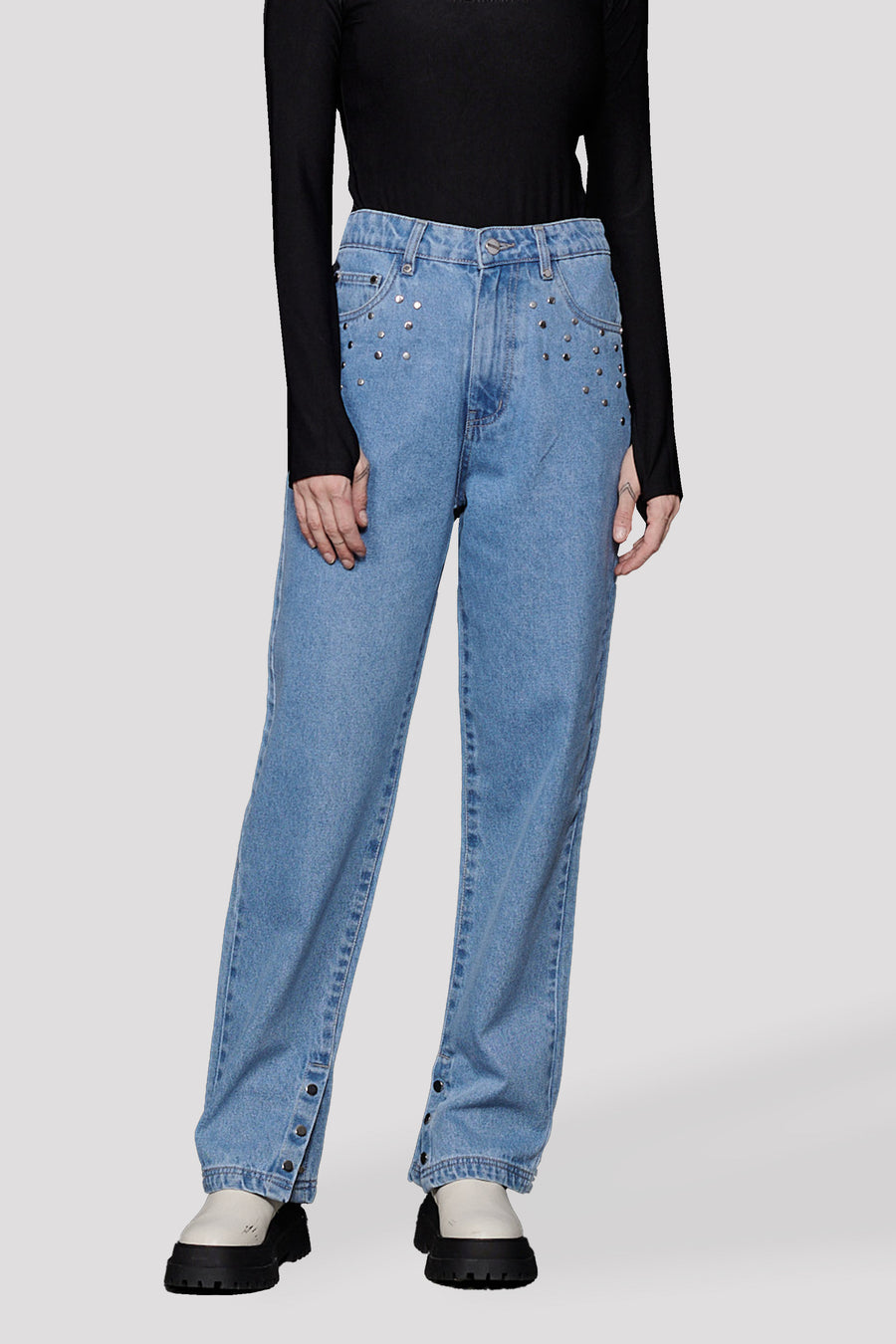 STUDDED WIDE LEG JEANS - LIGHT BLUE WASH