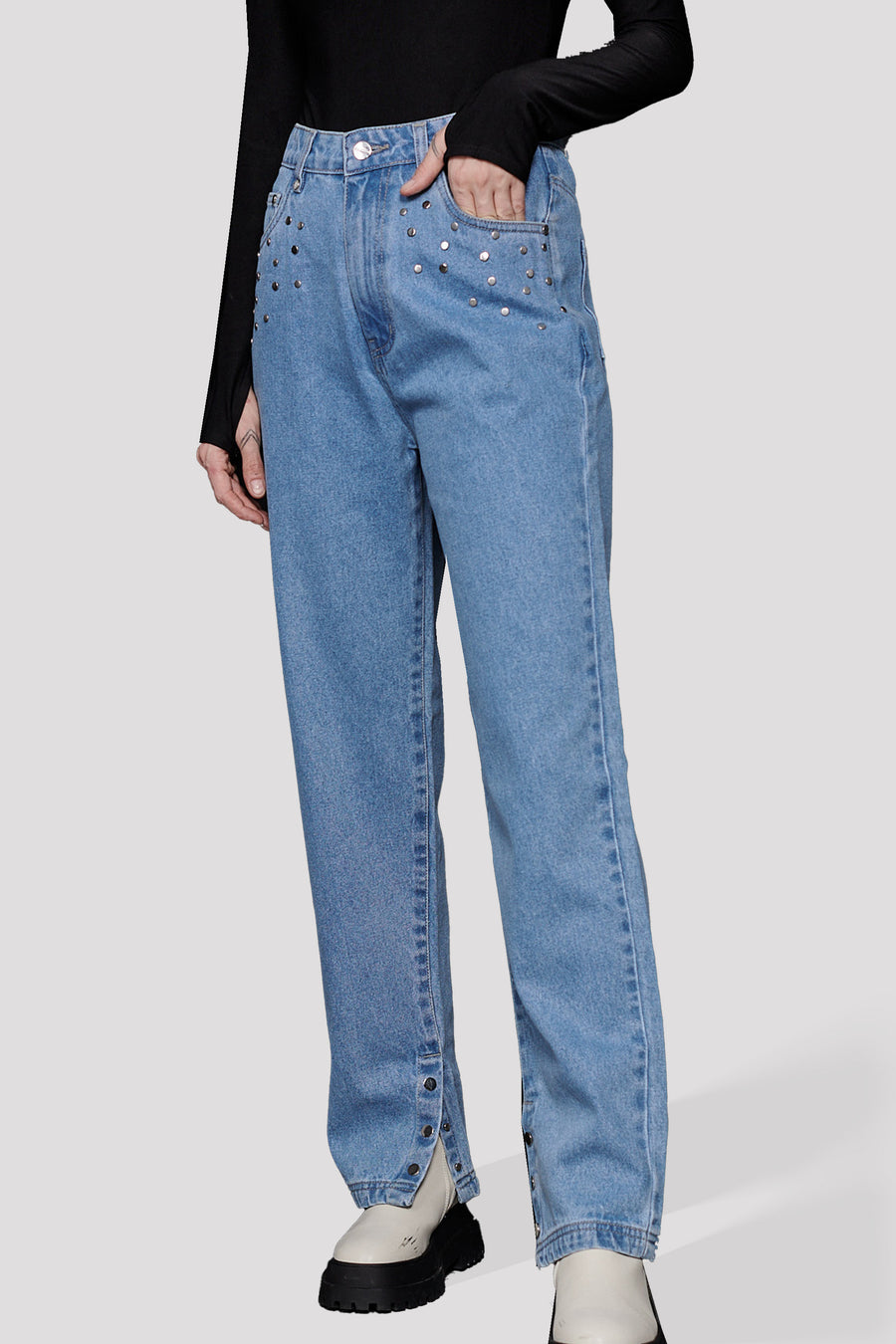 STUDDED WIDE LEG JEANS - LIGHT BLUE WASH