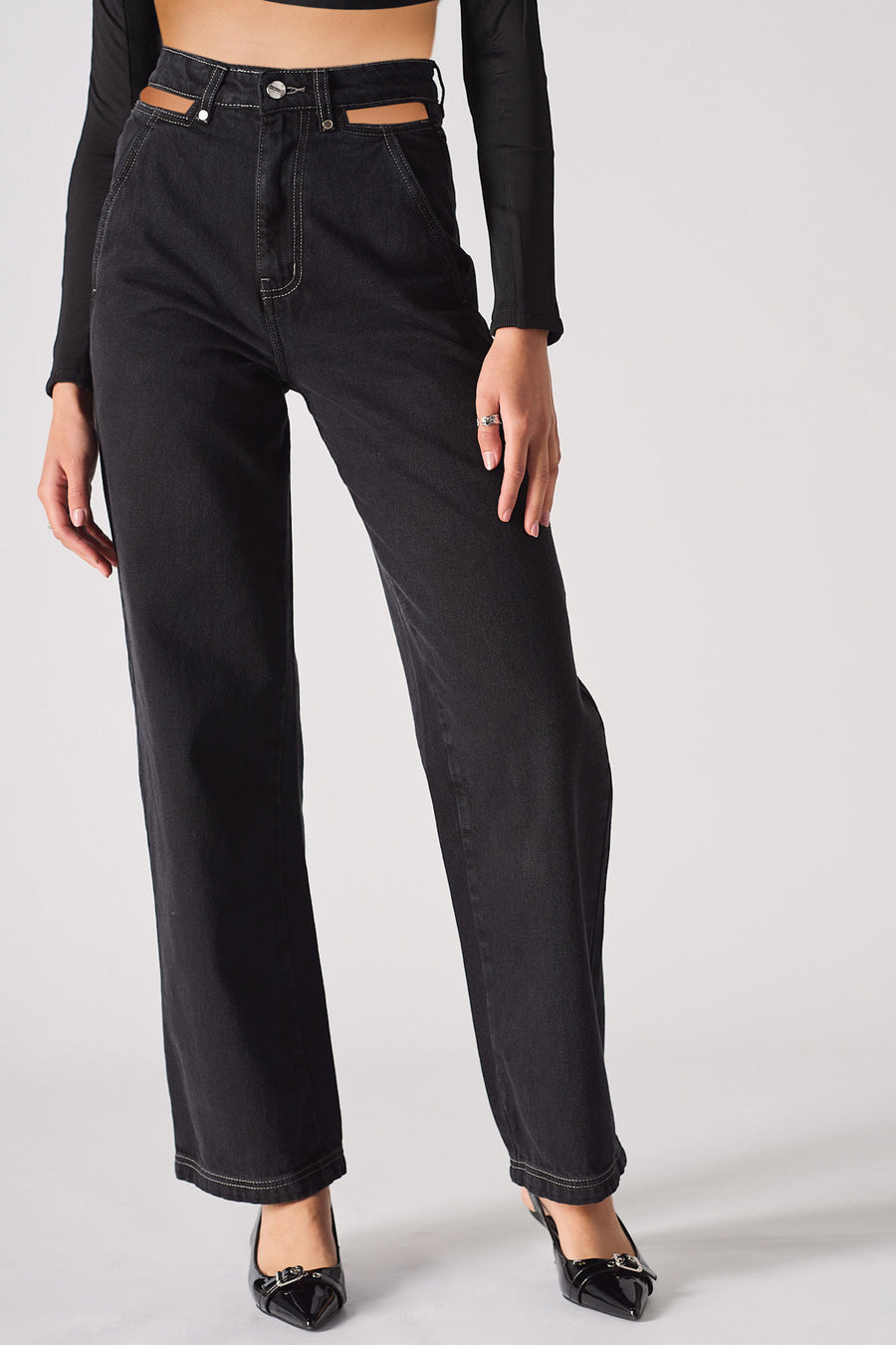 RELAXED WIDE LEG JEANS WITH CUTOUT DETAIL - BLACK