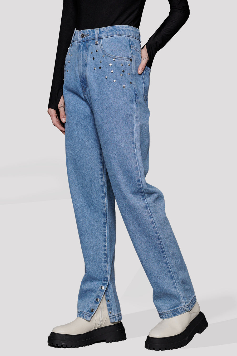 STUDDED WIDE LEG JEANS - LIGHT BLUE WASH