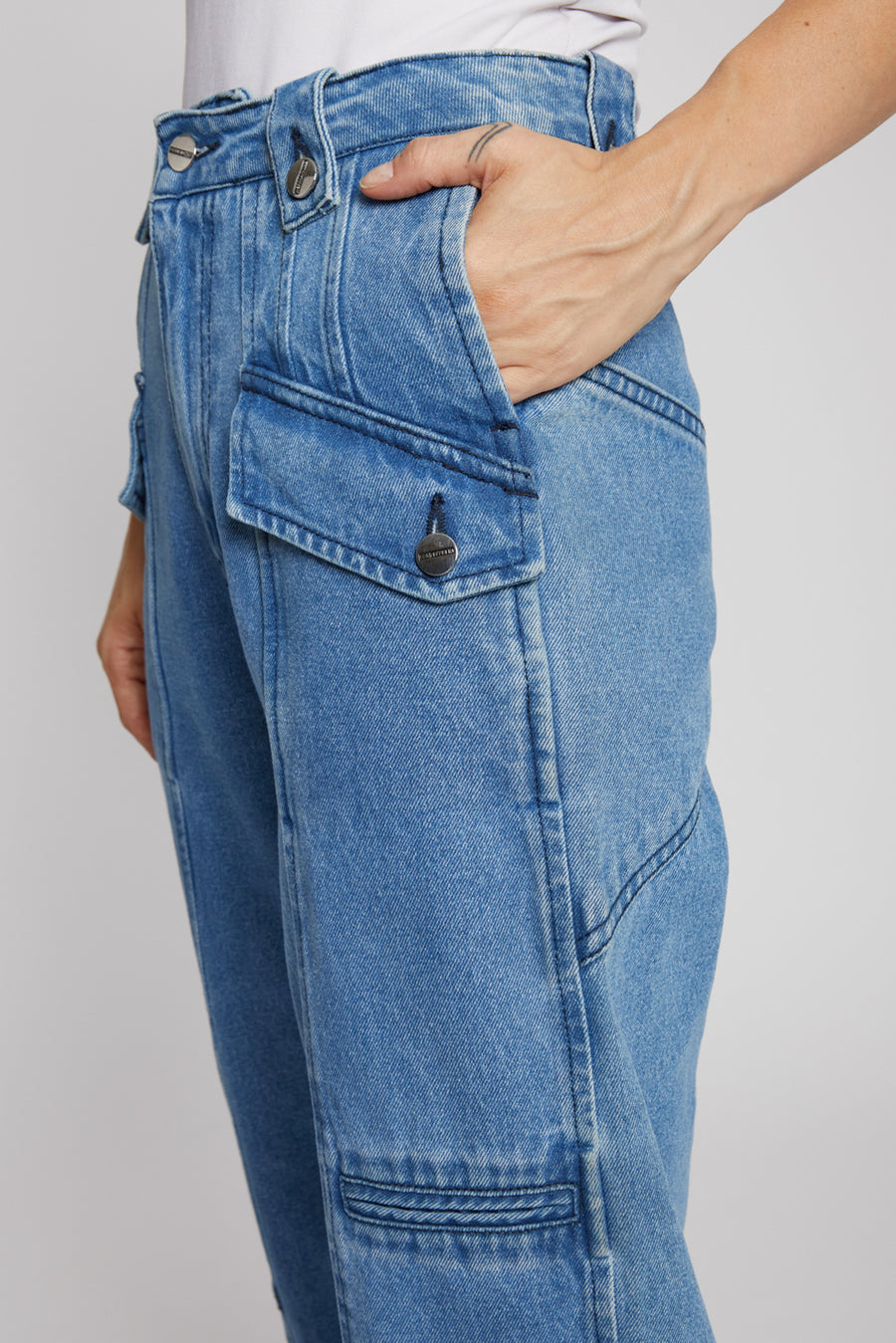 HIGH WAISTED CARGO JEANS WITH POPPER HEM DETAIL– BLUE