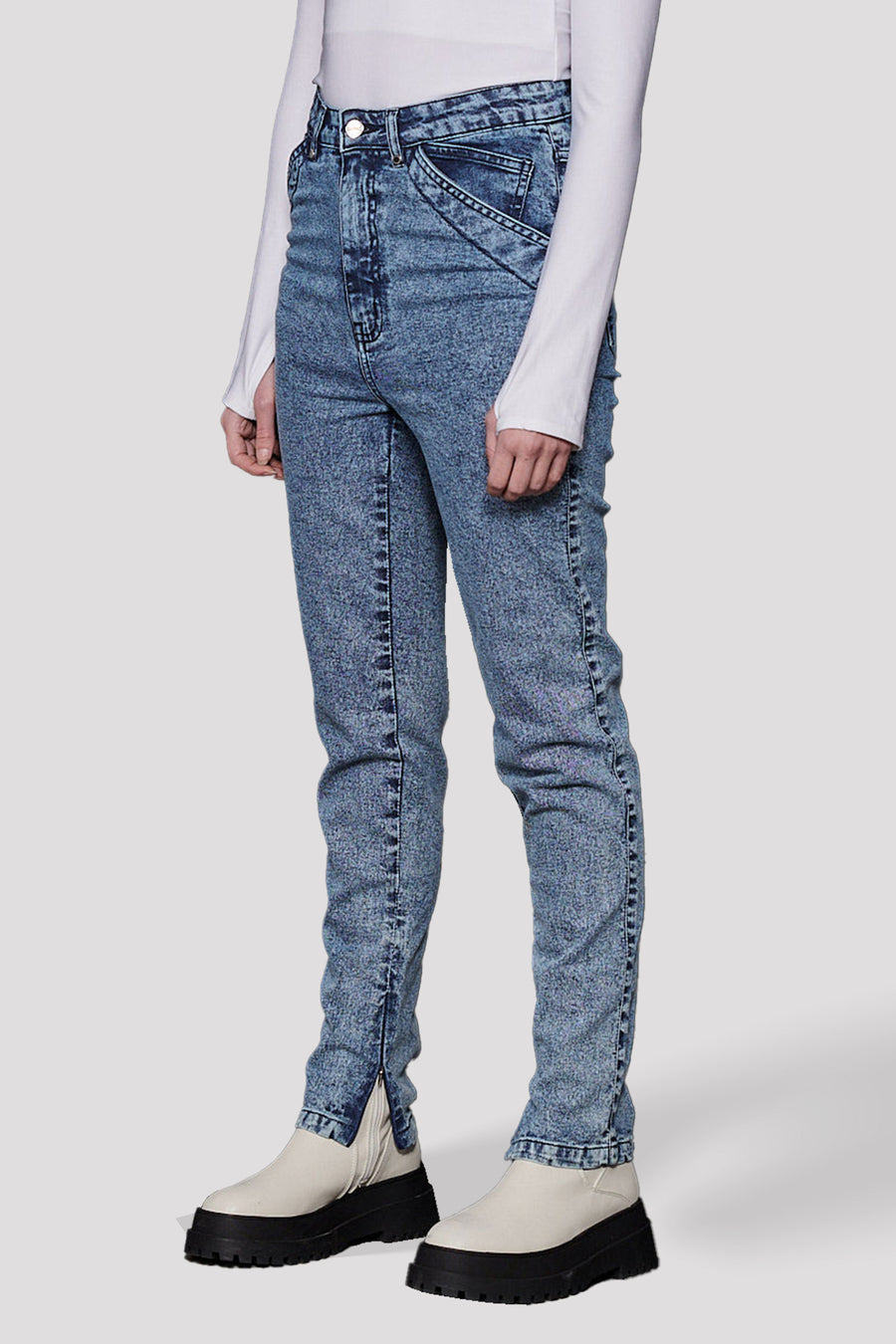 HIGH RISE SKINNY JEANS WITH HEM POPPER DETAIL - BLUE ACID WASH