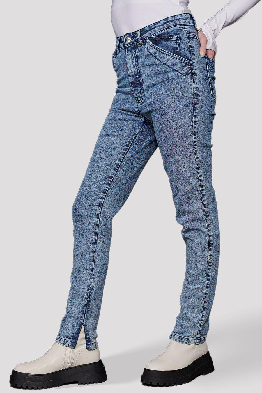 HIGH RISE SKINNY JEANS WITH HEM POPPER DETAIL - BLUE ACID WASH