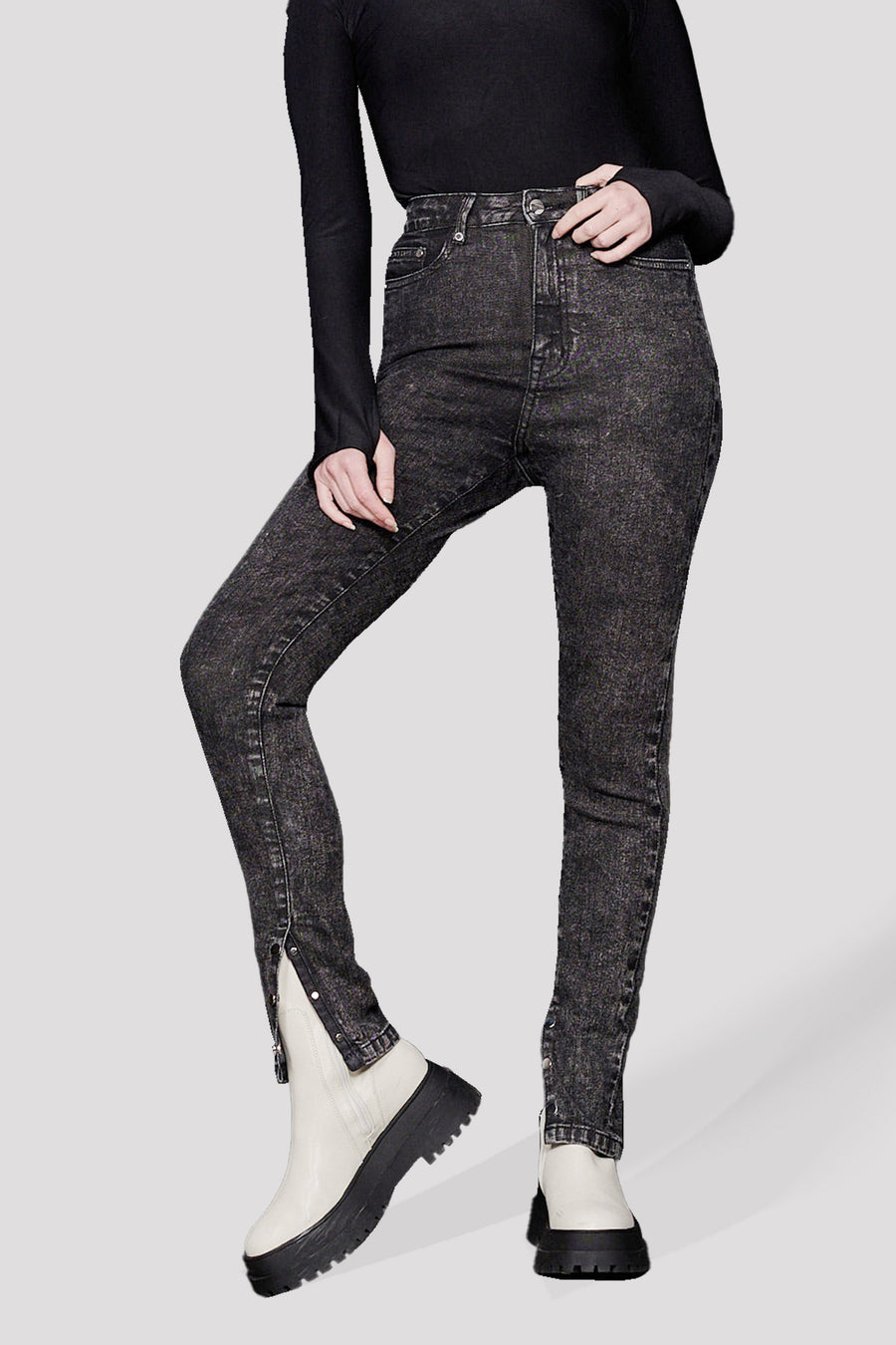 HIGH RISE SKINNY JEANS WITH HEM POPPER DETAIL - BLACK ACID WASH