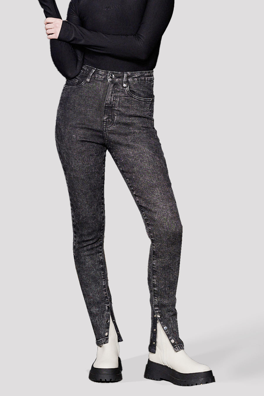 HIGH RISE SKINNY JEANS WITH HEM POPPER DETAIL - BLACK ACID WASH