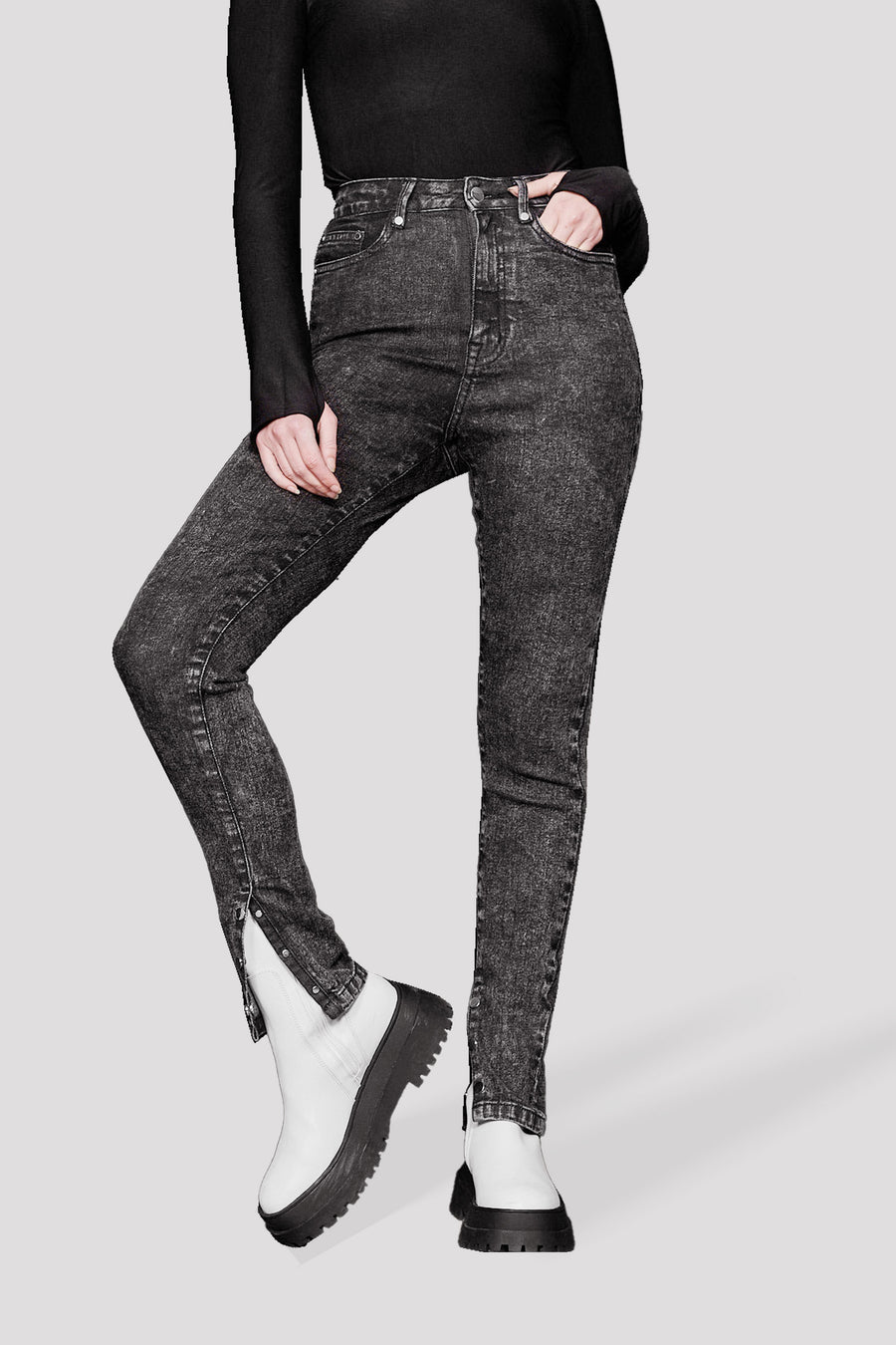 HIGH RISE SKINNY JEANS WITH HEM POPPER DETAIL - BLACK ACID WASH