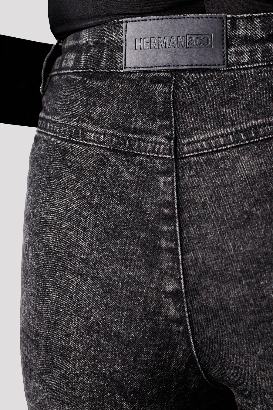 HIGH RISE SKINNY JEANS WITH HEM POPPER DETAIL - BLACK ACID WASH