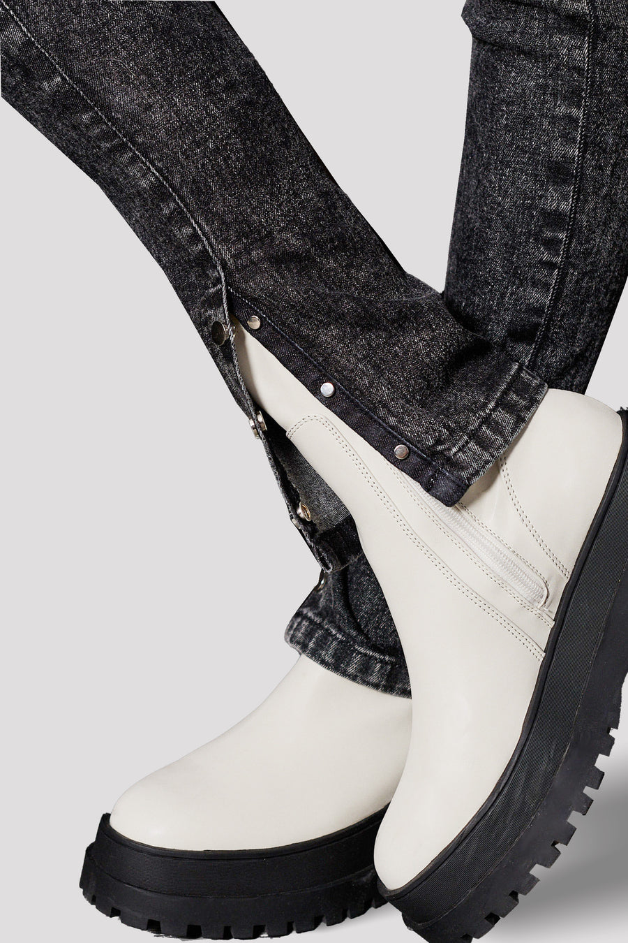 HIGH RISE SKINNY JEANS WITH HEM POPPER DETAIL - BLACK ACID WASH