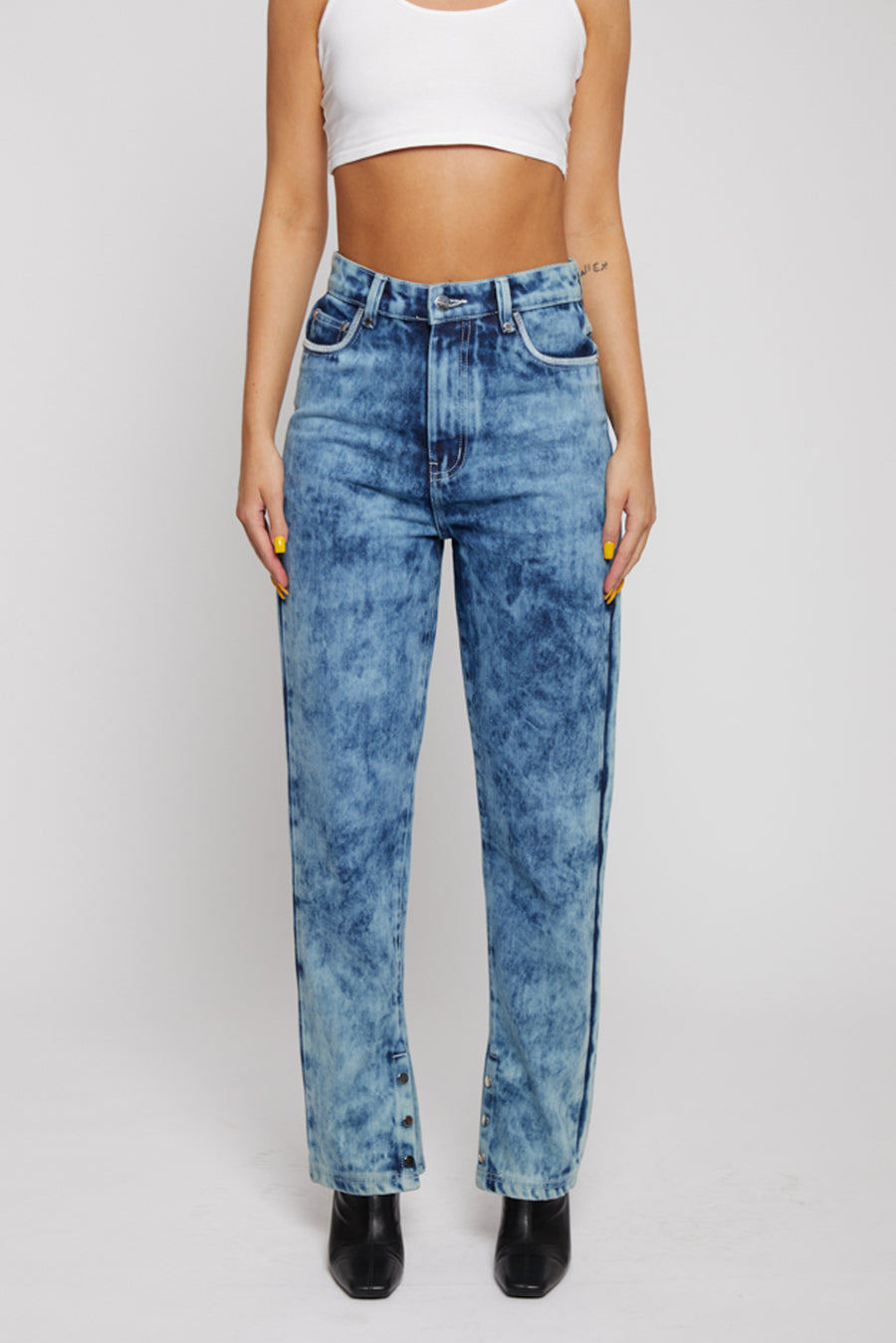 SLIM STRAIGHT JEANS - BLUE ACID WASH