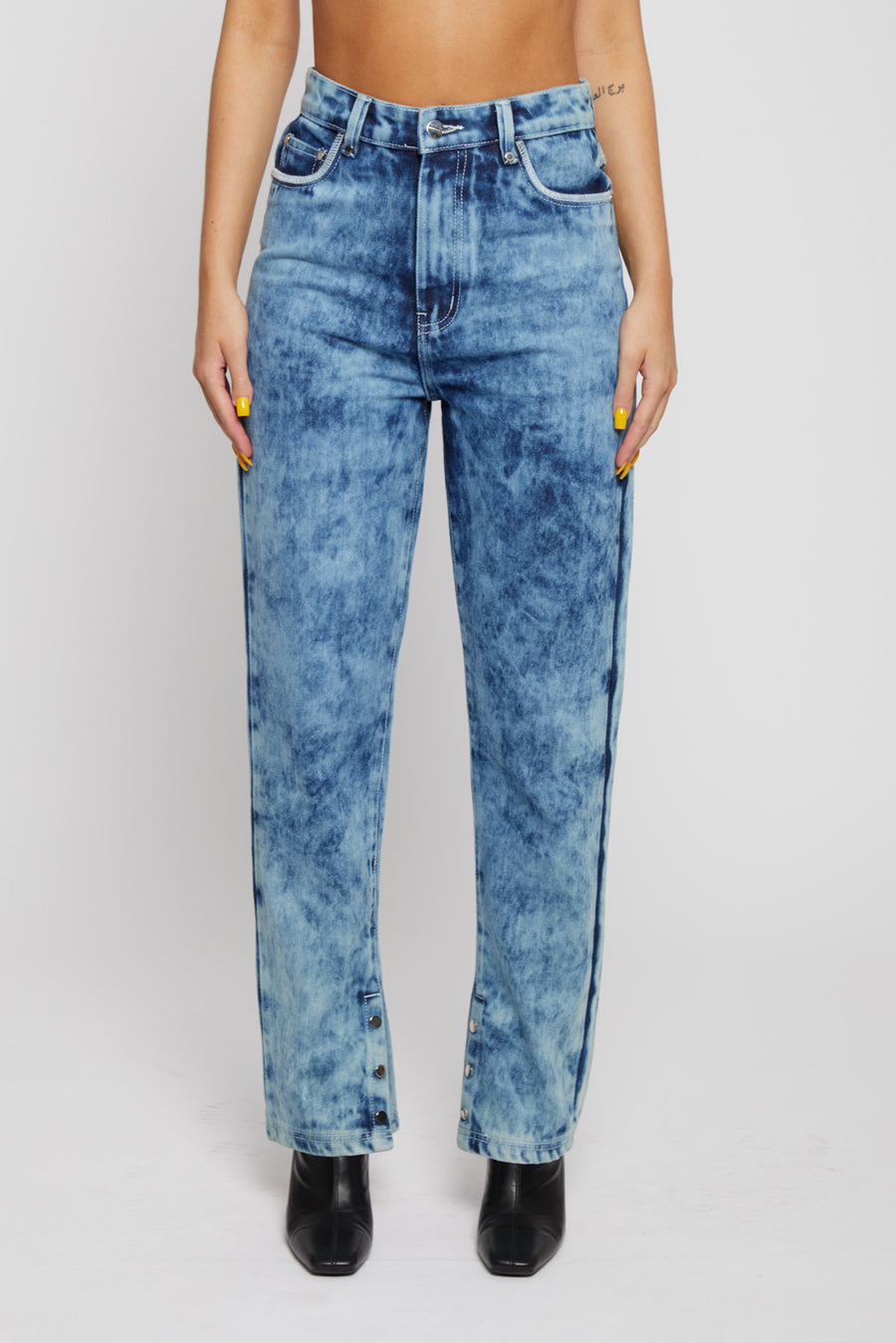 SLIM STRAIGHT JEANS - BLUE ACID WASH