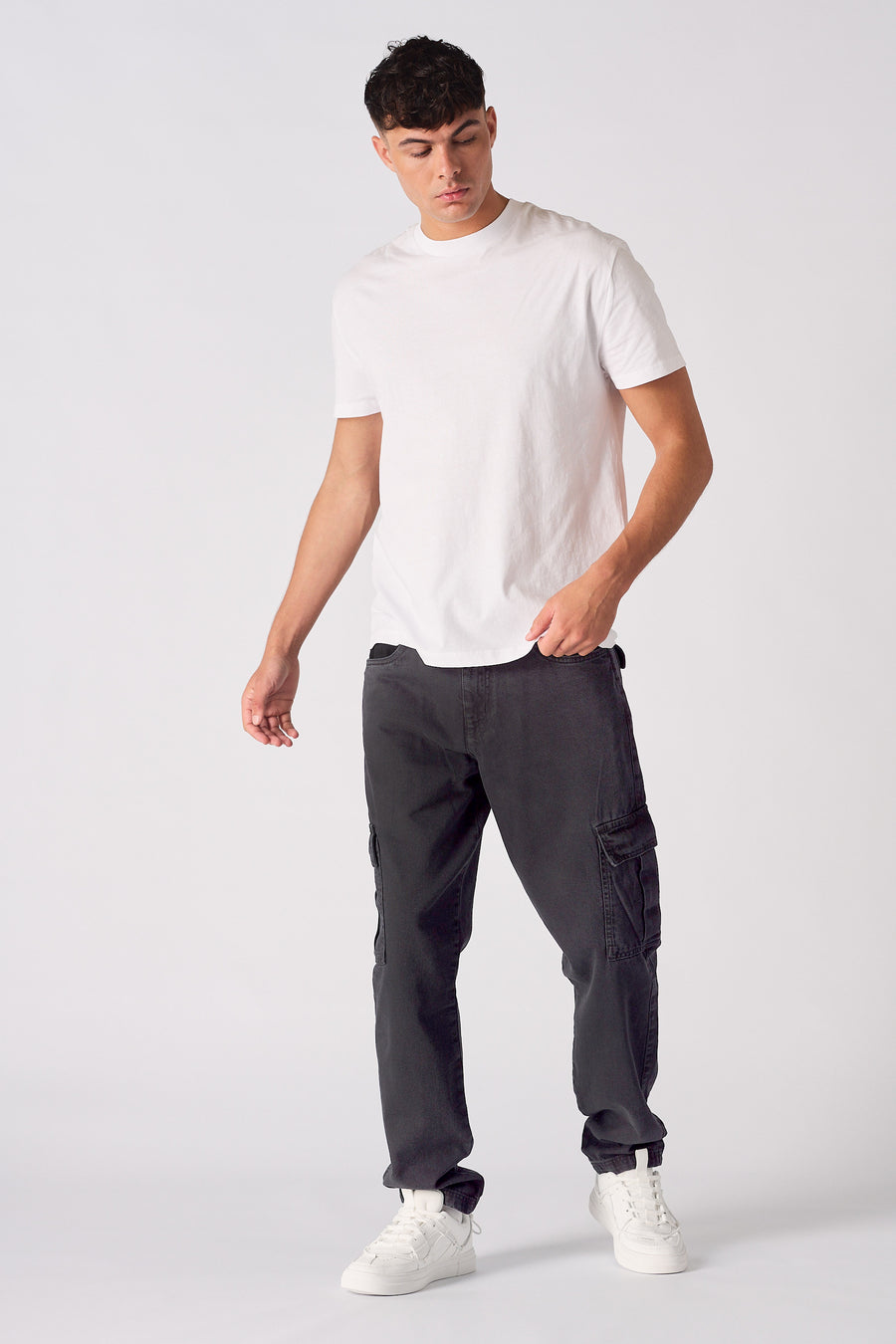 RELAXED FIT CARGO JEANS - BLACK