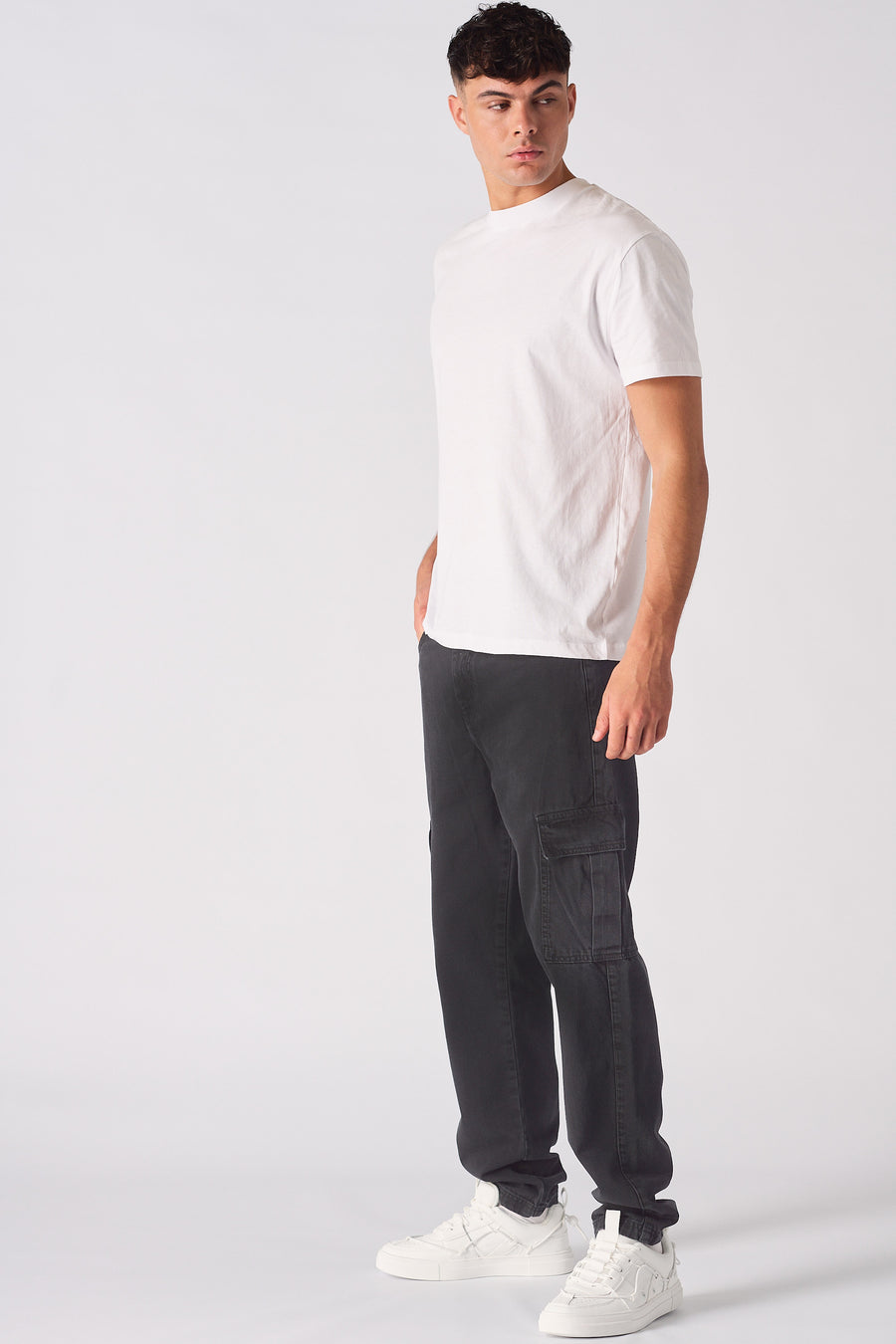 RELAXED FIT CARGO JEANS - BLACK