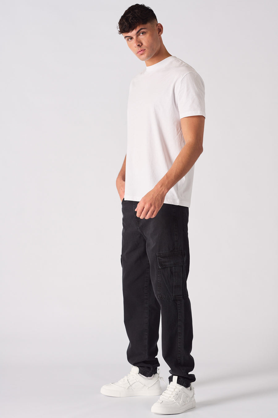RELAXED FIT CARGO JEANS - BLACK