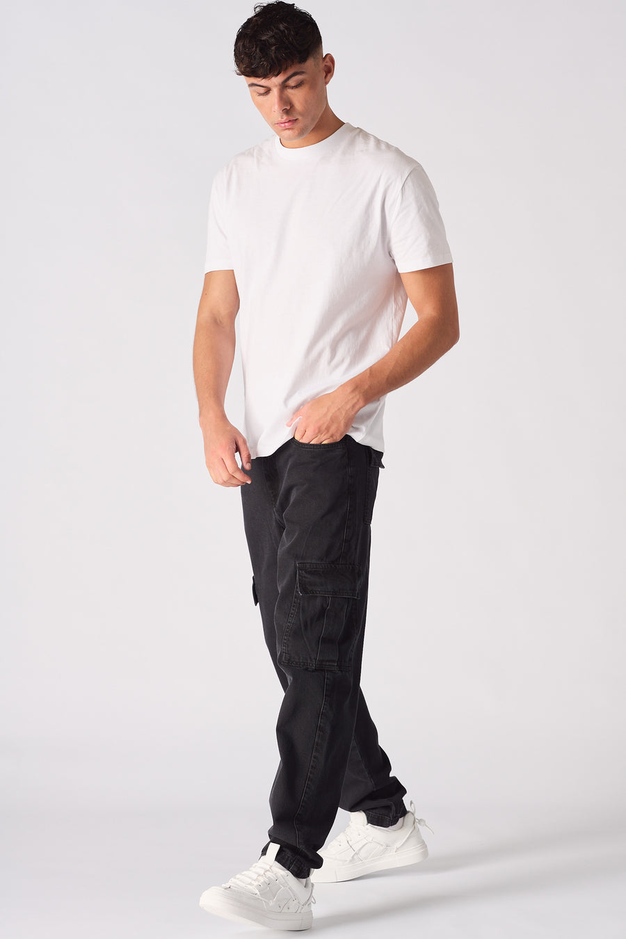 RELAXED FIT CARGO JEANS - BLACK