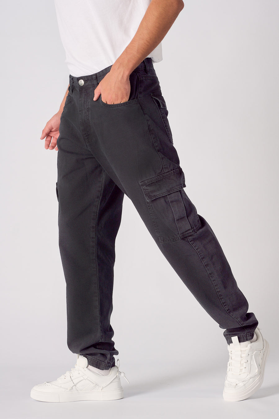 RELAXED FIT CARGO JEANS - BLACK