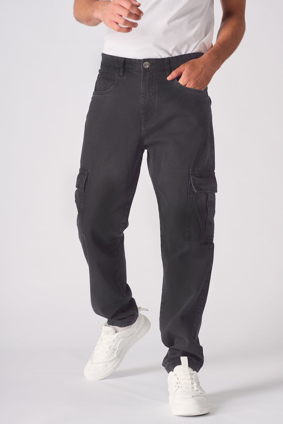 RELAXED FIT CARGO JEANS - BLACK