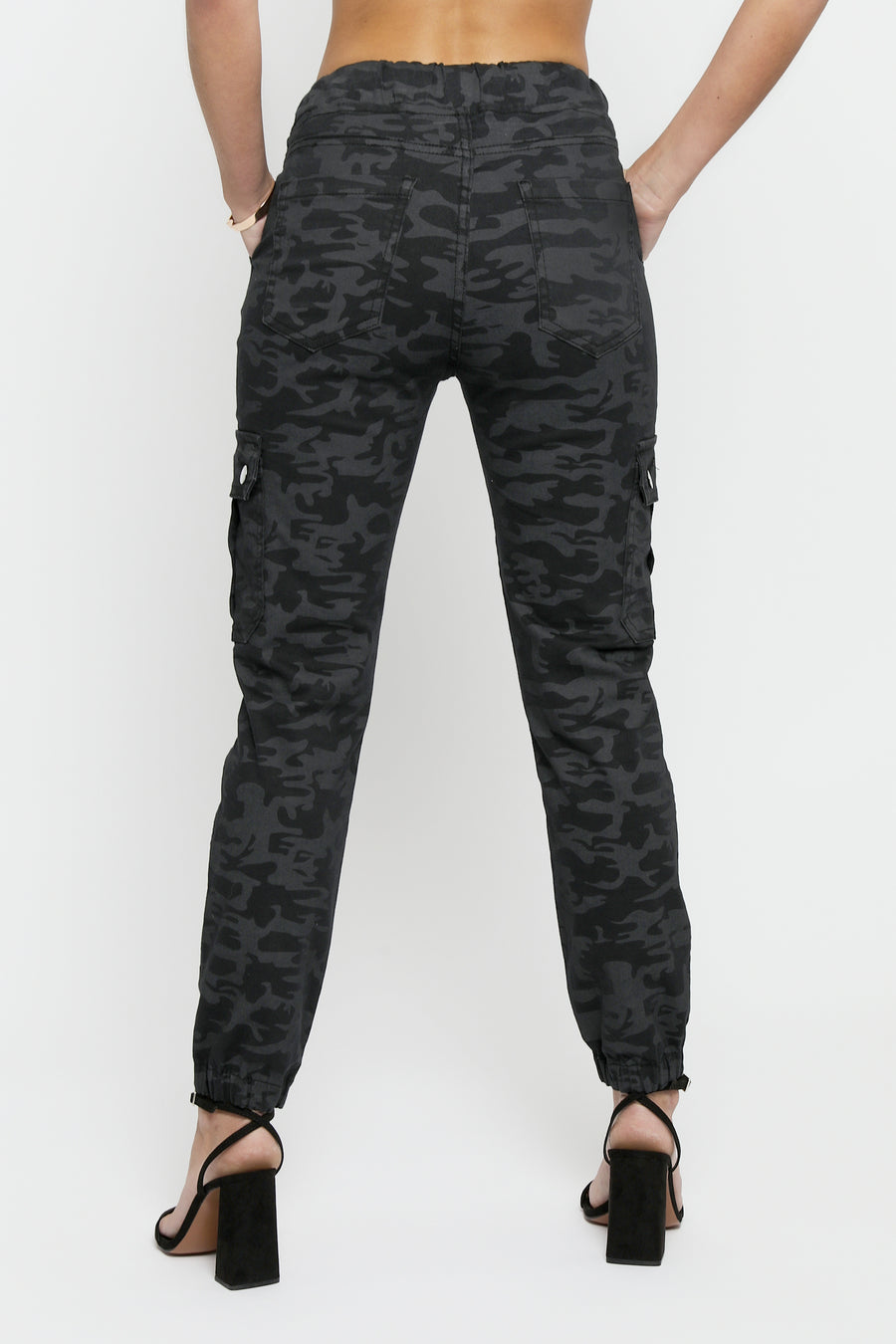 CAMO CARGO JOGGER - BLACK