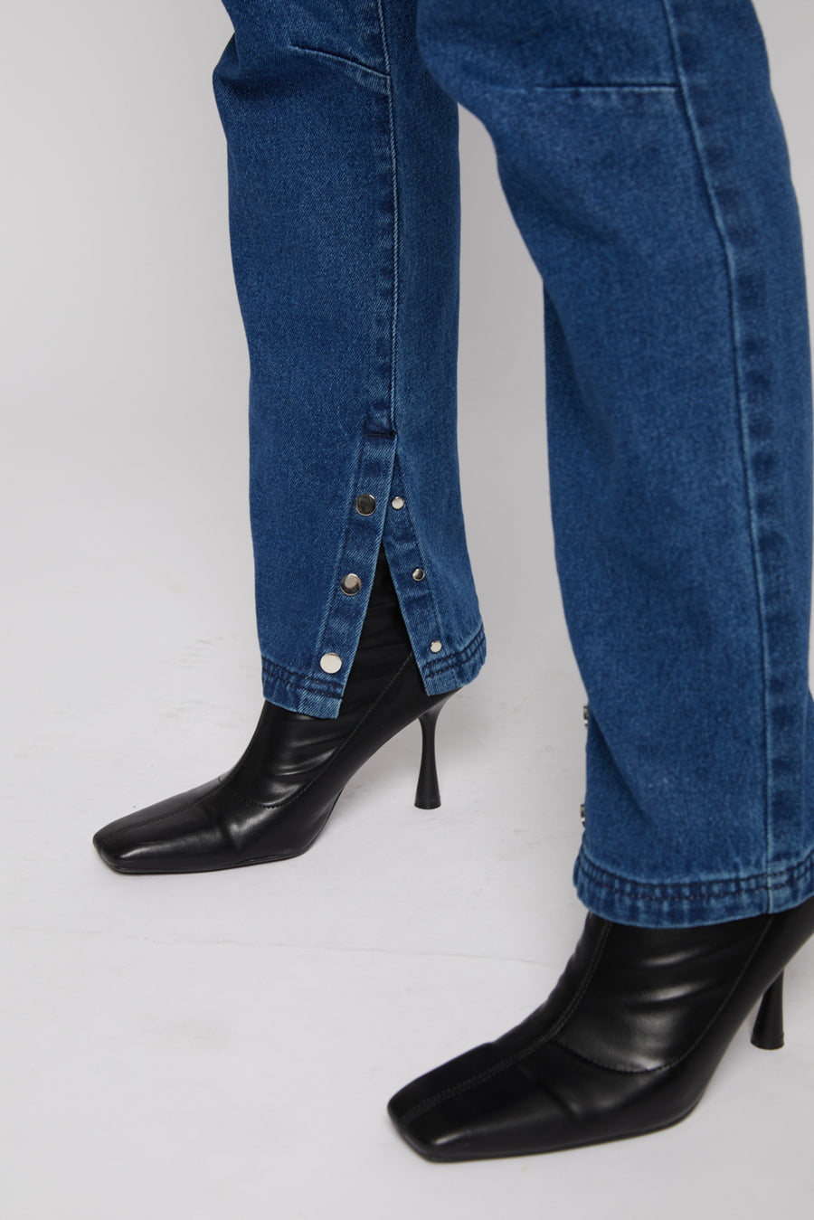 HIGH WAISTED STRAIGHT LEG JEANS WITH CARGO POCKETS  - DARK BLUE