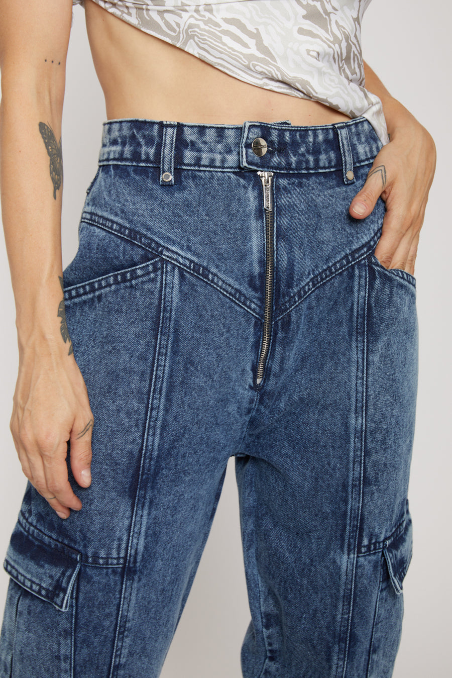 STRAIGHT LEG SEAM DETAIL CARGO JEANS - BLUE ACID WASH