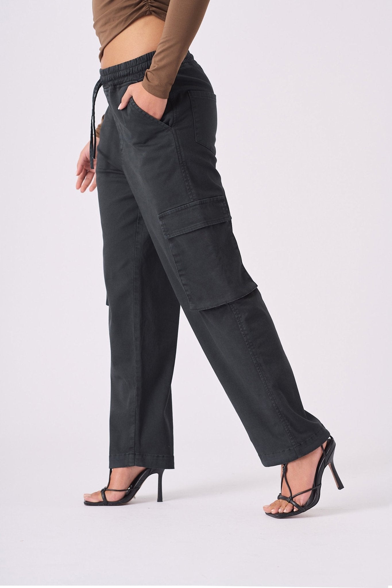Detailed view of the functional side pocket on black straight leg cargo pants women's.