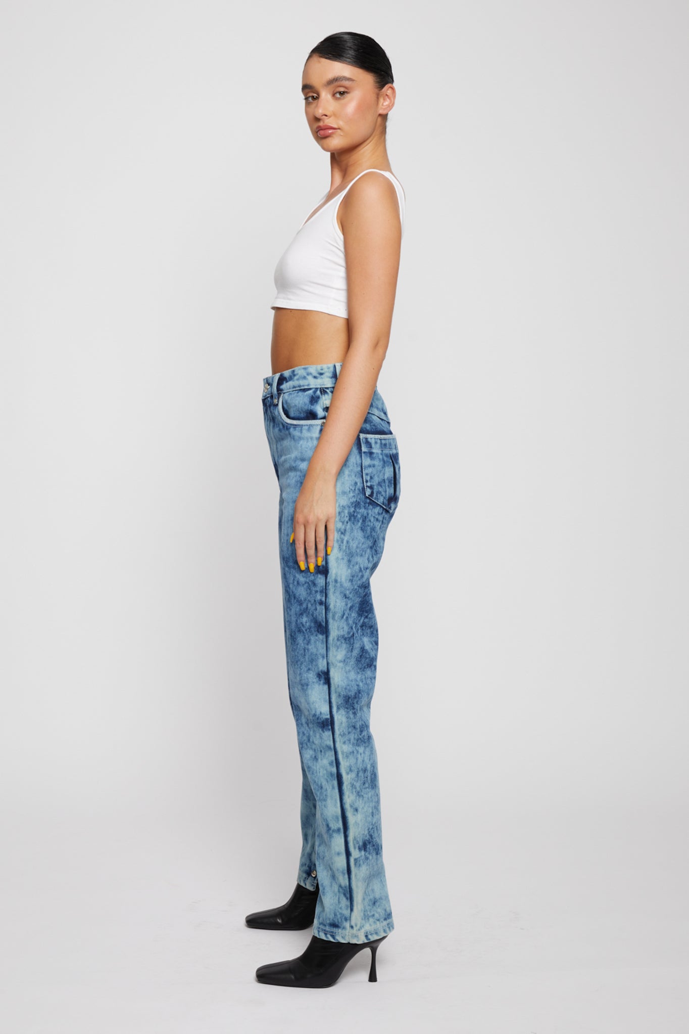 Bleach wash straight-leg jeans side profile fit