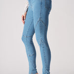 Side view of the women's blue skinny jeans highlighting the contrast stitch.