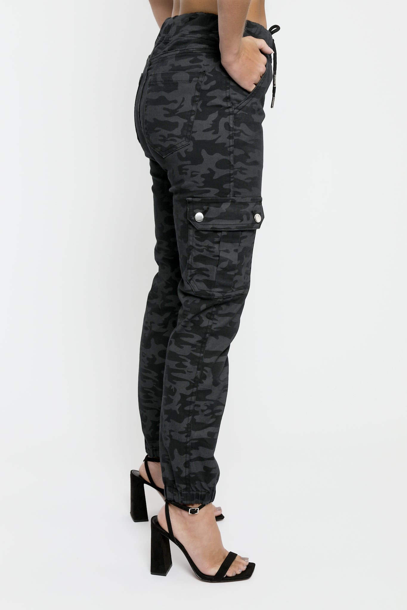 CAMO CARGO JOGGER - BLACK - JMOJO - Women's Cargo Joggers