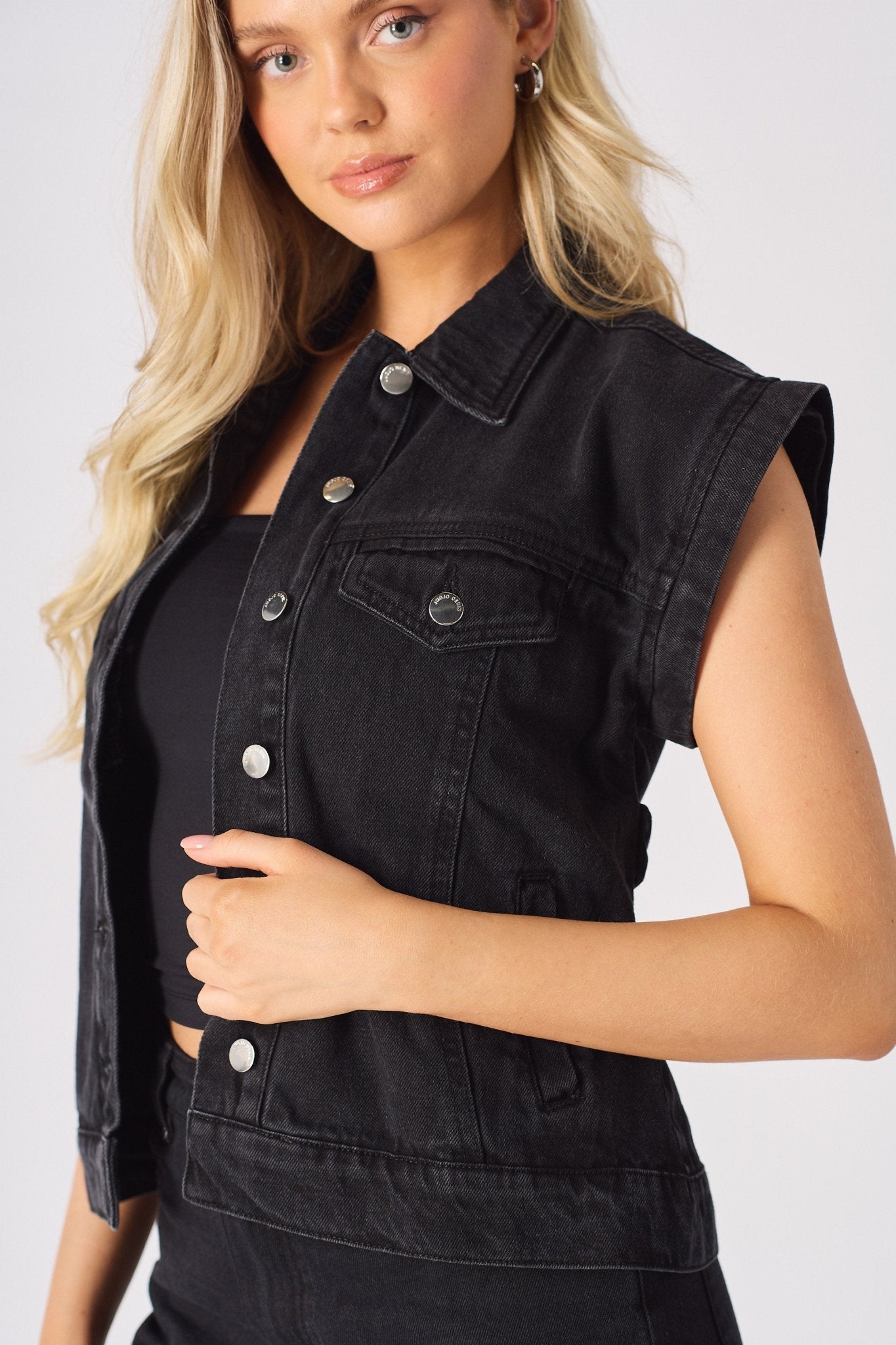 Edge 2 - in - 1 Detachable Sleeve Jacket – Black Wash - JMOJO - Women's Denim Jacket Detachable