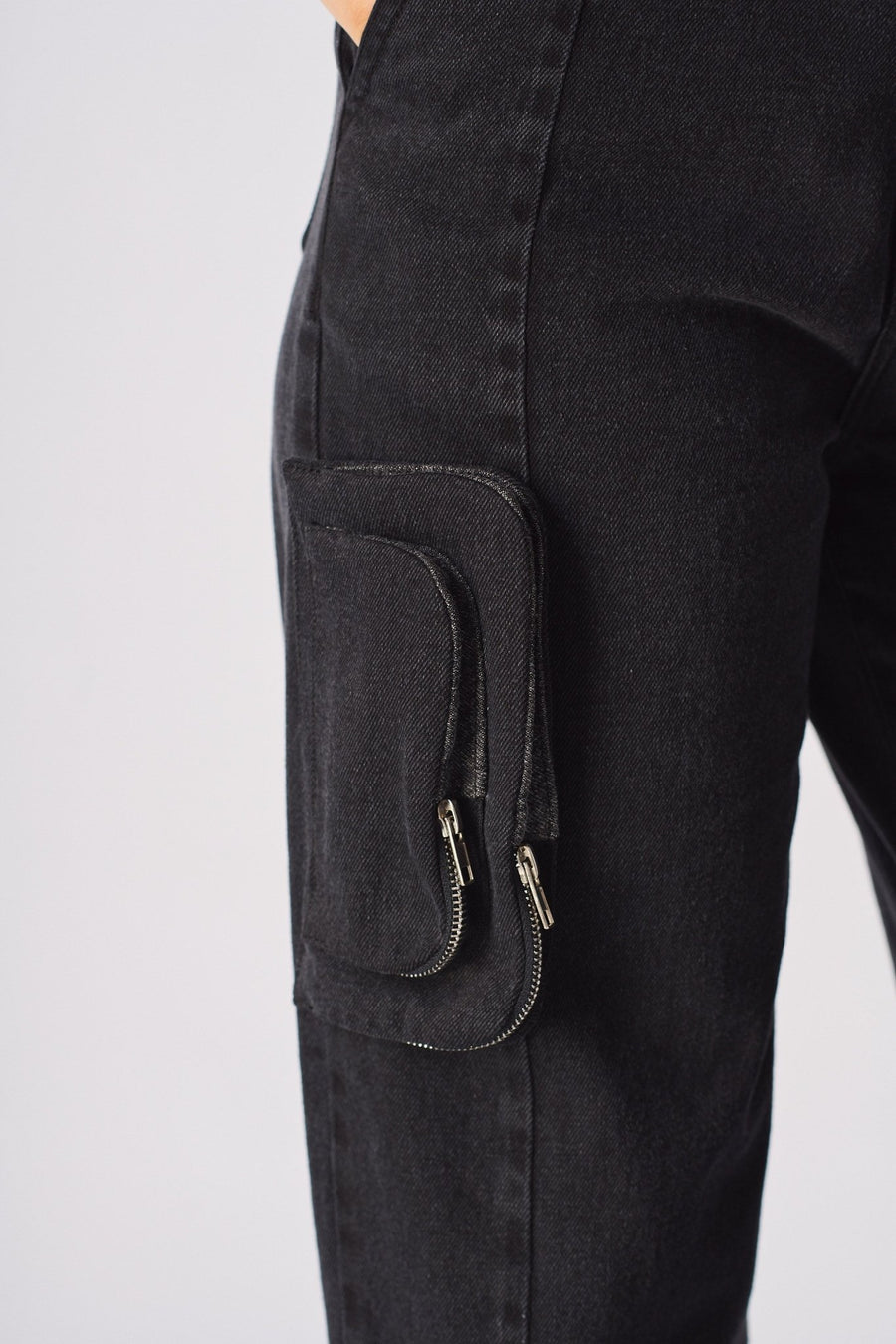Evora Cargo Straight Leg Jeans with Removable Pockets - Black - JMOJO - Women's Straight Leg Cargo Jeans Removable Pockets