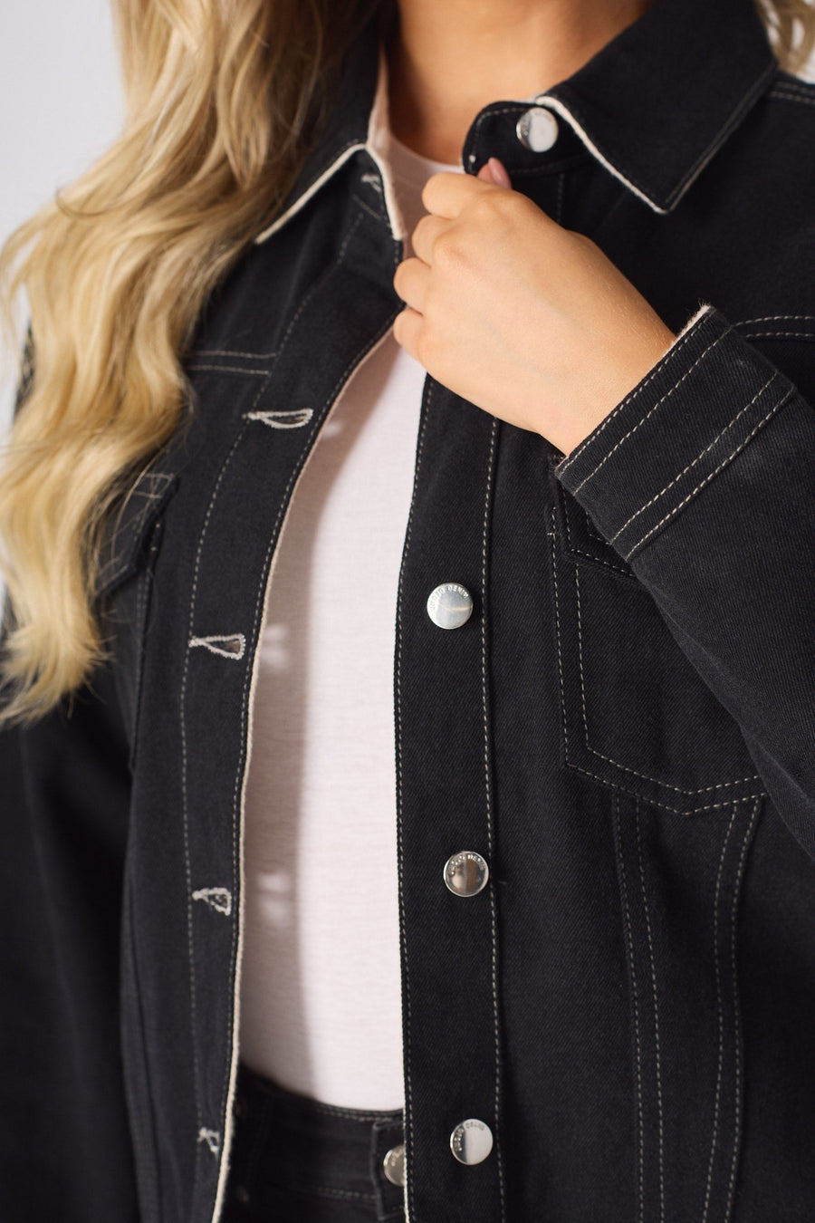 Mason 2 - in - 1 Reversible Denim Jacket – Beige & Black - JMOJO - Women's Denim Jacket Reversible